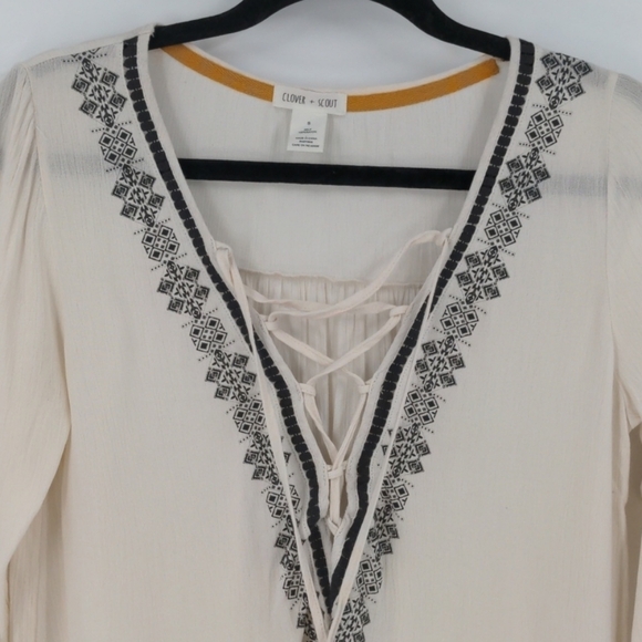 Chic Cream Blouse with Black Lace by Love Tree - Picture 3 of 5
